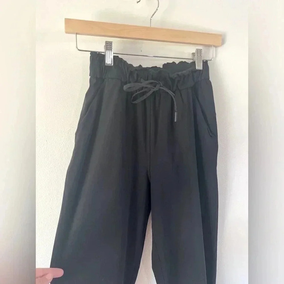 Lululemon Keep Moving Black Jogger High-Rise Athletic Pant Size 2 - Picture 5 of 11